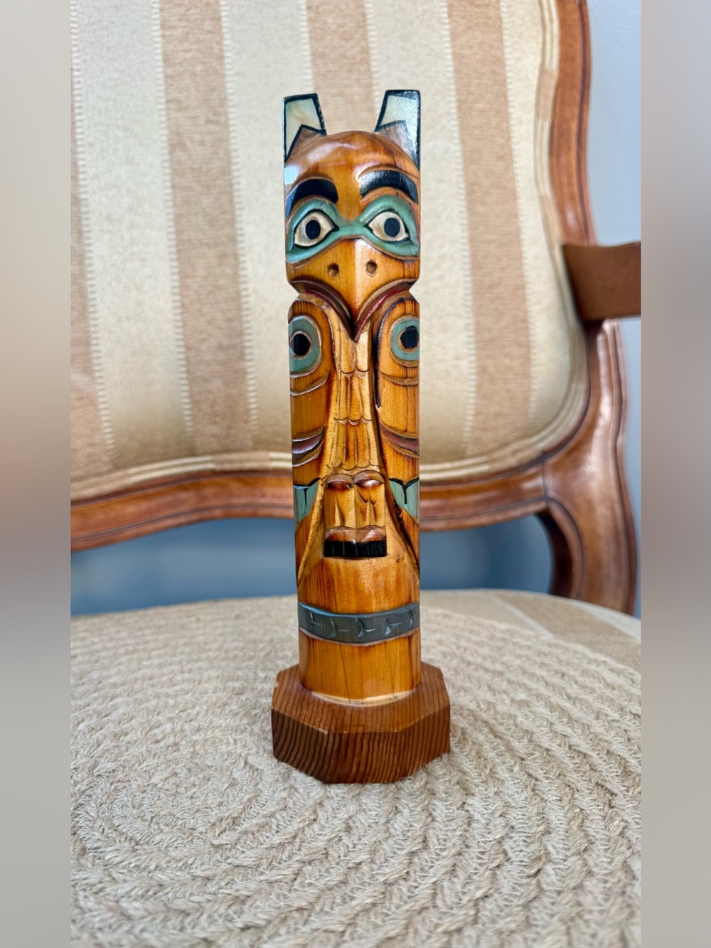 Vintage RAY MOORE Alaska Black Diamond Hand-Carved Wood Totem Pole 9in”